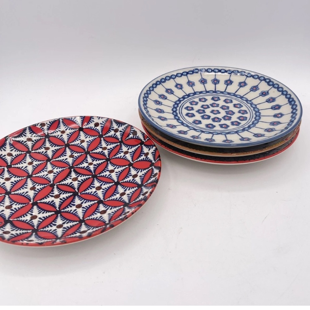 MIYABI Ceramic Plates with Red and Blue Accents